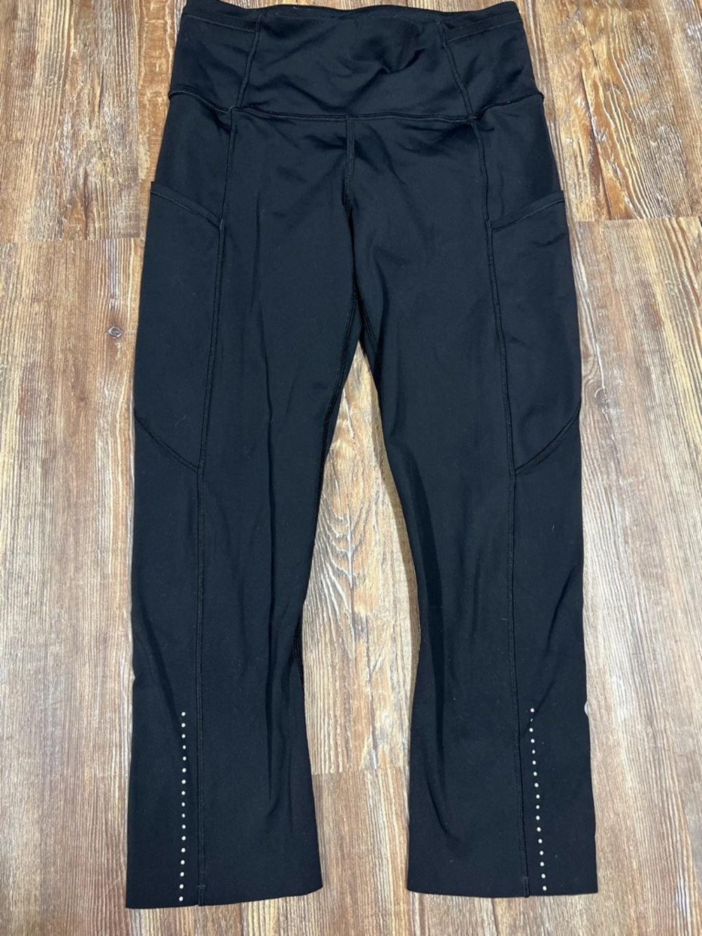 Lululemon black capri leggings with side pockets